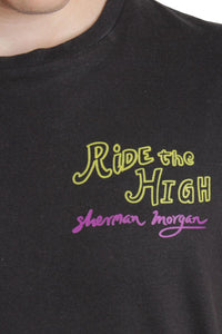 Playera con gráfico Ride the High